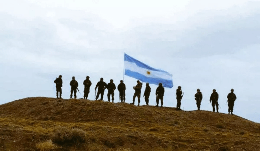 ARGENTINA :  MALVINAS , A 42 AÑOS SEGUIMOS DICIENDO LAS ISLAS FUERON , SON Y SERAN ARGENTINAS